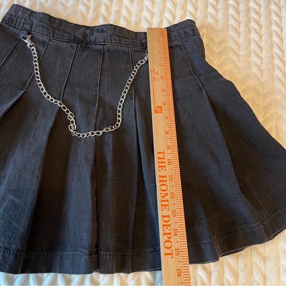 H&M Women Denim Black Pleated Mini Skirt with Removable Chain Detail Size 6 Punk - Picture 8 of 10